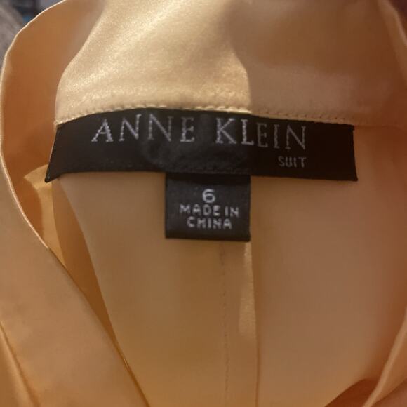 WOMAN'S ANNE KLEIN SIZE 6 SILK Yellow Short Sleeve Shirt Gathered Satin - Picture 7 of 8